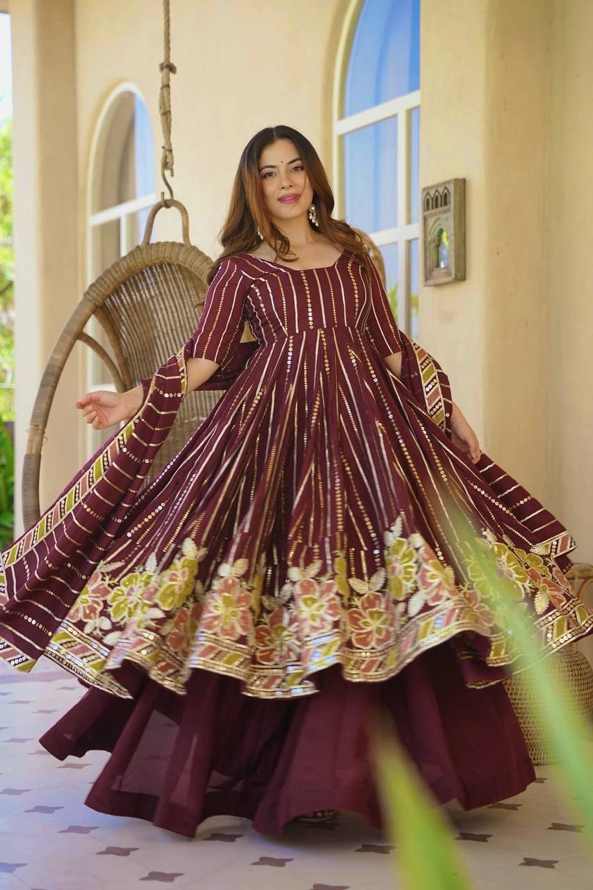 *(MF-533)*💕*Presenting New  Đěsigner Anarkali Suit In New Fancy Style*💕