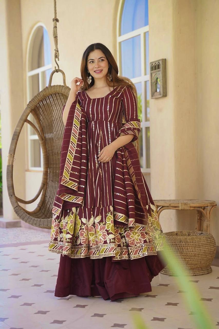 *(MF-533)*💕*Presenting New  Đěsigner Anarkali Suit In New Fancy Style*💕