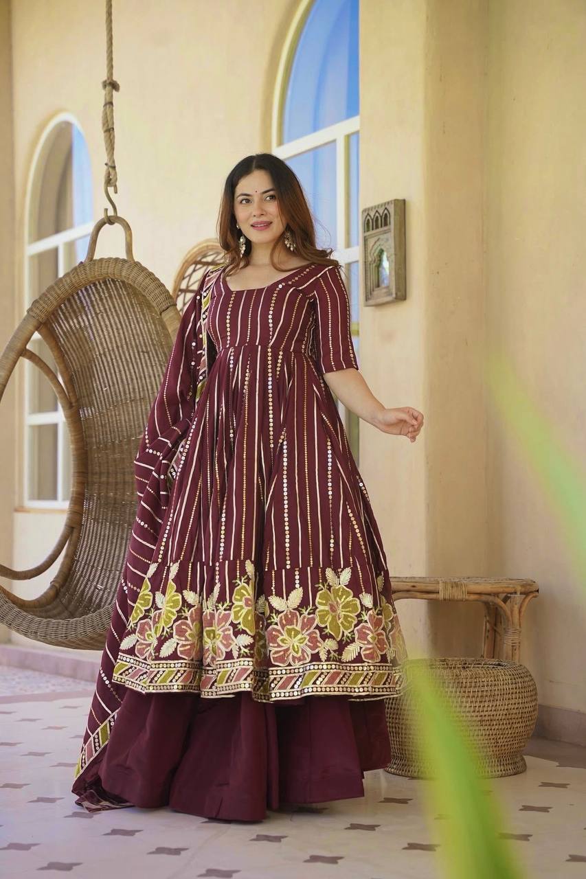 *(MF-533)*💕*Presenting New  Đěsigner Anarkali Suit In New Fancy Style*💕