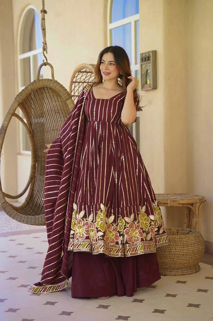 *(MF-533)*💕*Presenting New  Đěsigner Anarkali Suit In New Fancy Style*💕