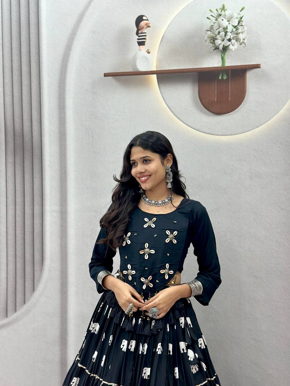 *Ram - 181*🥢💃🏿👗💌Femora is Launching Navratri Special Hand Work Lehenga choli🥢👗💌💃🏿*