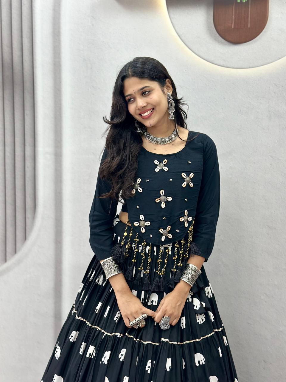 *Ram - 181*🥢💃🏿👗💌Femora is Launching Navratri Special Hand Work Lehenga choli🥢👗💌💃🏿*