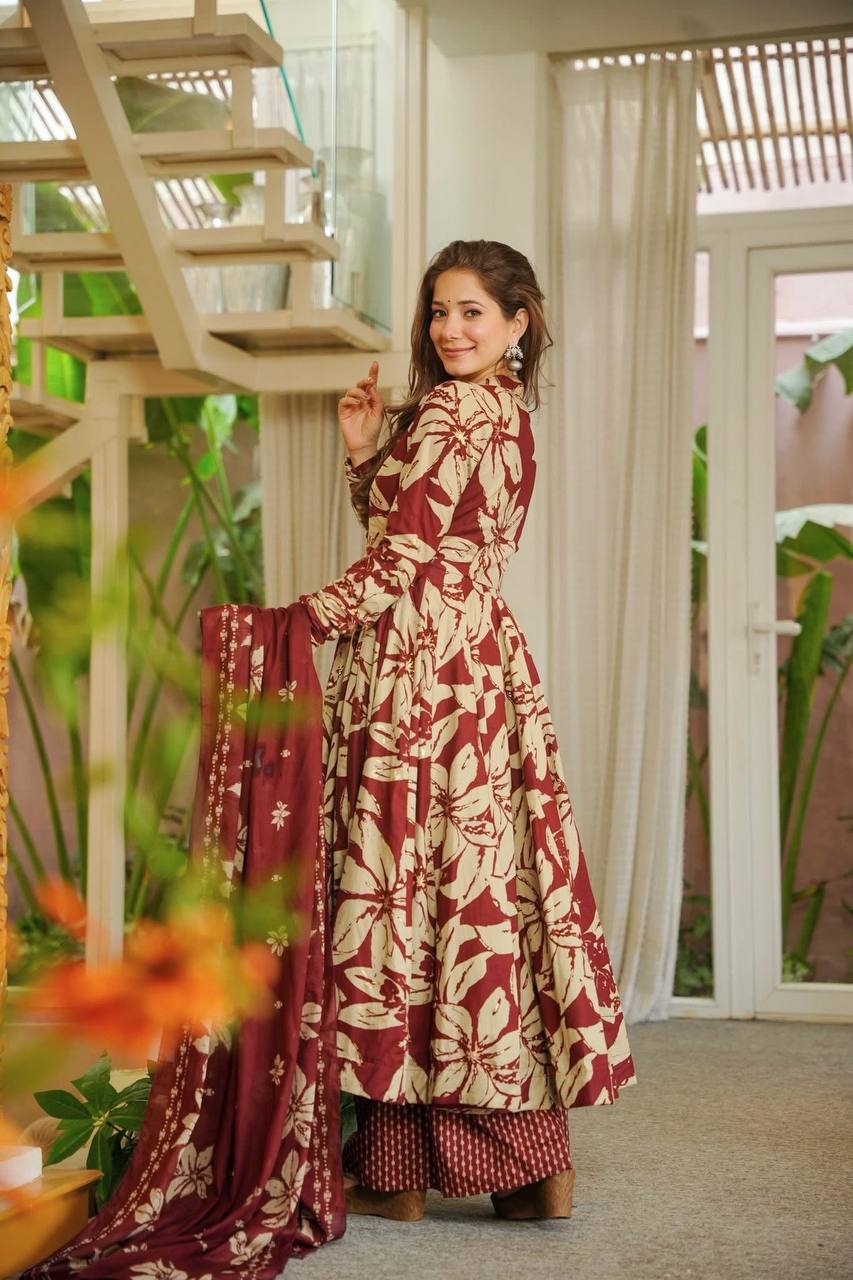 *(MF-511)* - *New Anarkali Suit*  💕*Presenting New  Đěsigner Anarkali Suit In New Fancy Style*👌💕