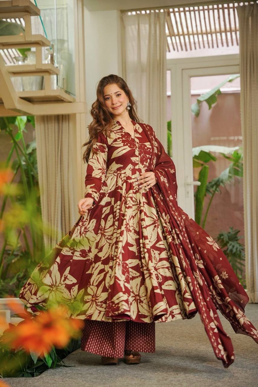 *(MF-511)* - *New Anarkali Suit*  💕*Presenting New  Đěsigner Anarkali Suit In New Fancy Style*👌💕