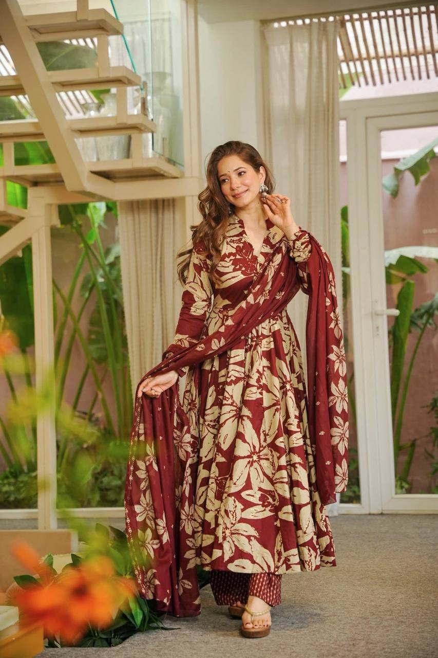*(MF-511)* - *New Anarkali Suit*  💕*Presenting New  Đěsigner Anarkali Suit In New Fancy Style*👌💕