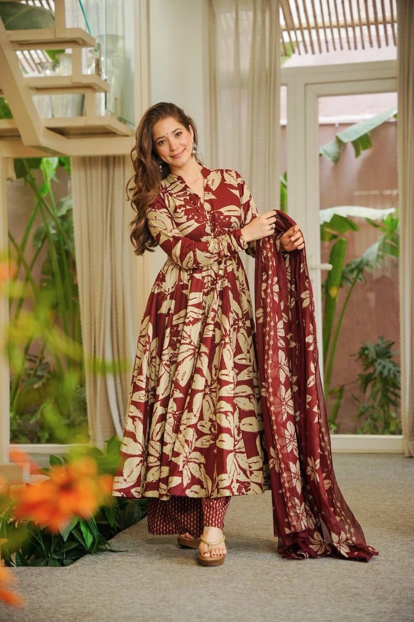 *(MF-511)* - *New Anarkali Suit*  💕*Presenting New  Đěsigner Anarkali Suit In New Fancy Style*👌💕
