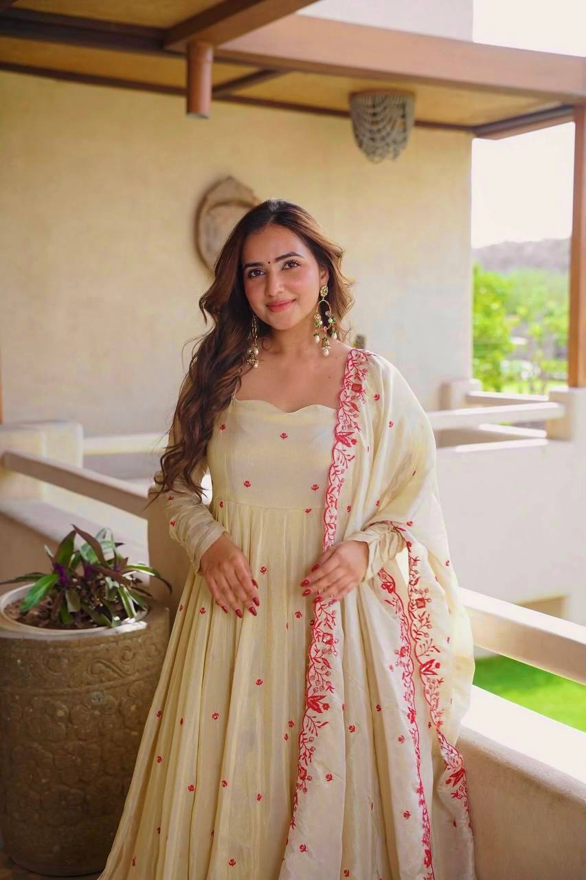 *(MF-536)*FEMORA Is Presenting New  Đěsigner Anarkali Suit In New Fancy Style*