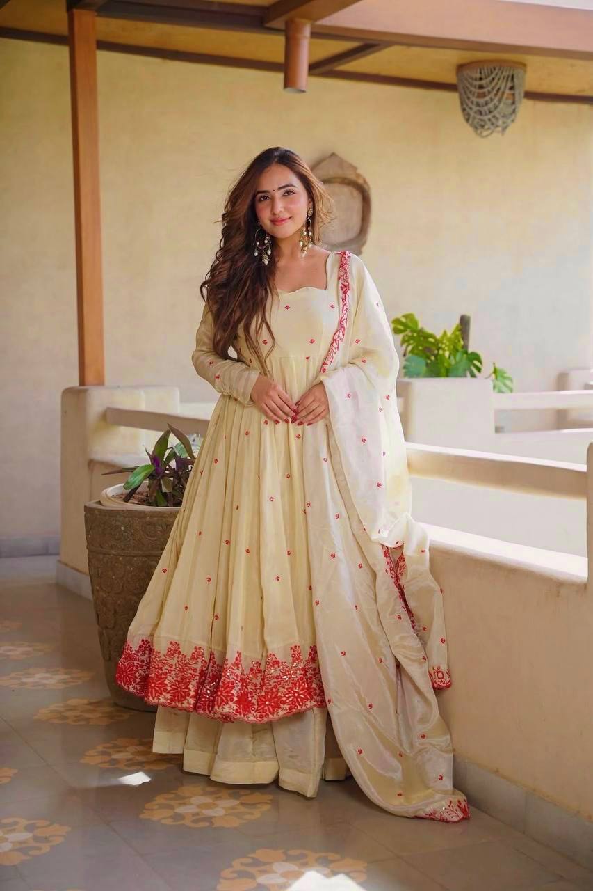 *(MF-536)*FEMORA Is Presenting New  Đěsigner Anarkali Suit In New Fancy Style*