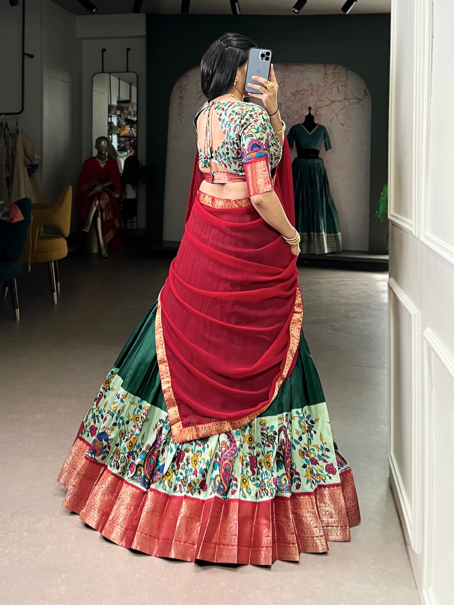 *LNB1244 : KRISHIKA*🌷Lehenga Choli🌷   A symphony of bold colors and exquisite craftsmanship — designed to make your festive moments unforgettable 🪞