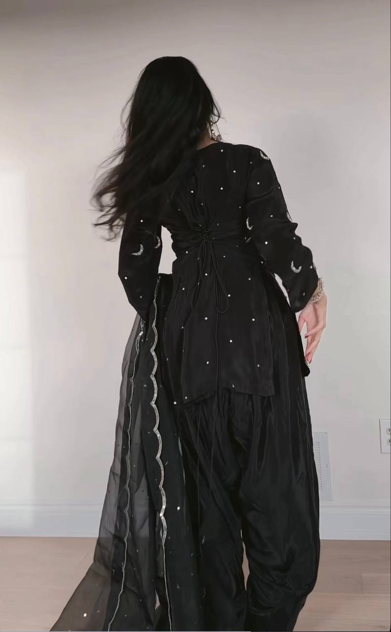*(MC-2032)*👗*FEMORA Is Launching New 👗 Đěsigner Party Wear Look top with farshi salwar*