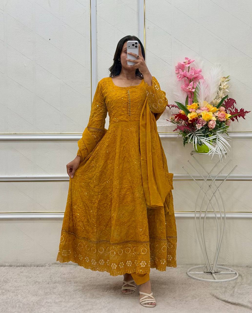 *Launching New Design Trending blooming Georgette *Gown & Pent & dupatta*WW*PS-:810*