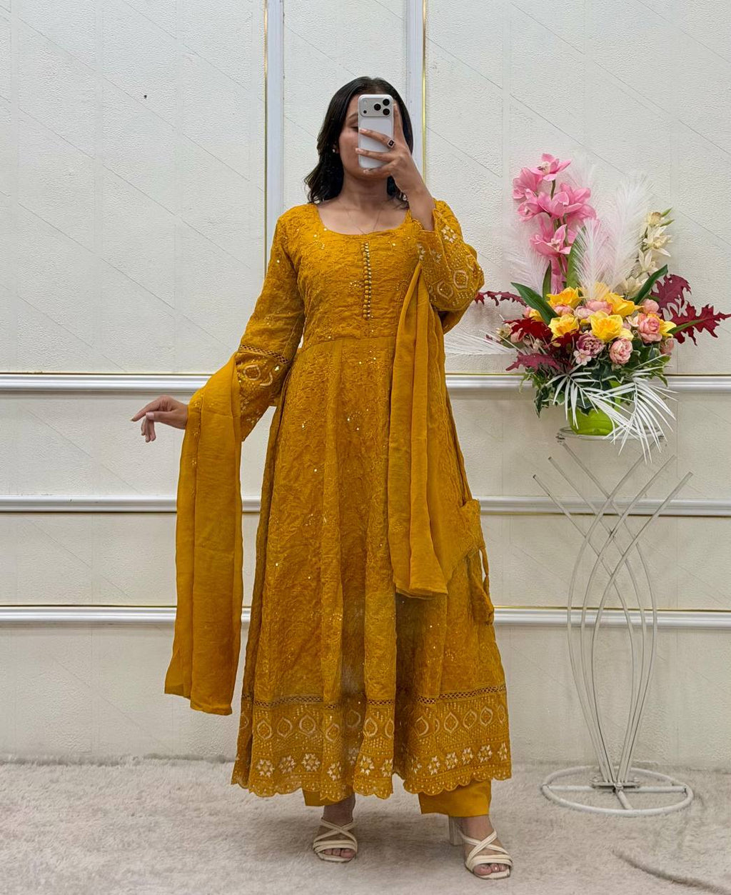 *Launching New Design Trending blooming Georgette *Gown & Pent & dupatta*WW*PS-:810*