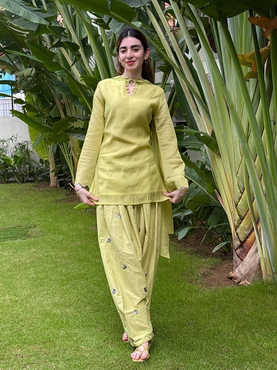 *New Launching Đěsigner Party Wear Look top with farshi salwar**(MC-2050)*