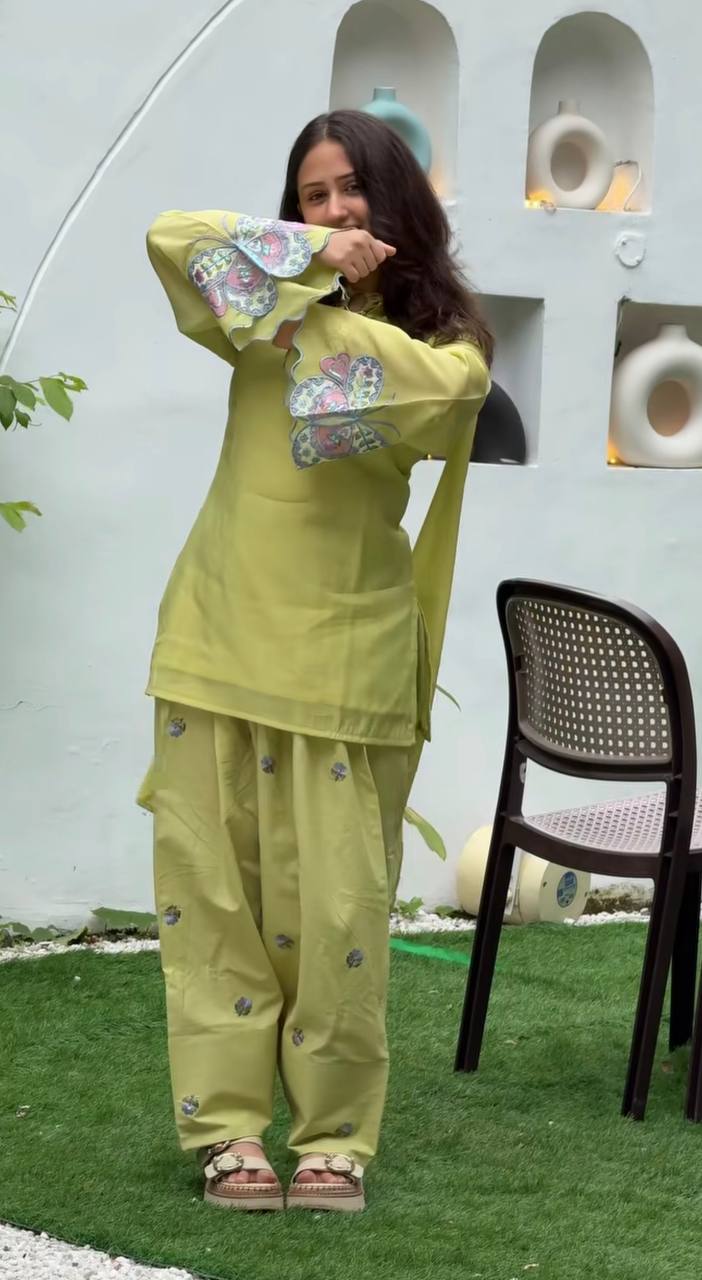 *New Launching Đěsigner Party Wear Look top with farshi salwar**(MC-2050)*