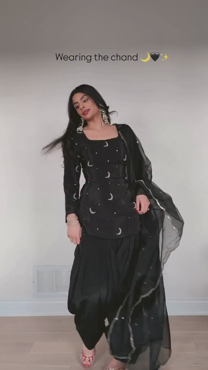 *(MC-2032)*👗*FEMORA Is Launching New 👗 Đěsigner Party Wear Look top with farshi salwar*