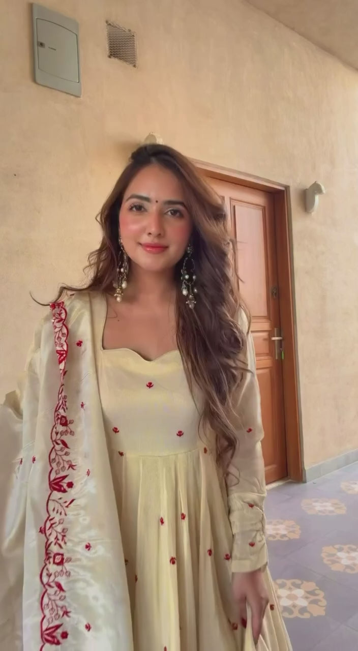 *(MF-536)*FEMORA Is Presenting New  Đěsigner Anarkali Suit In New Fancy Style*
