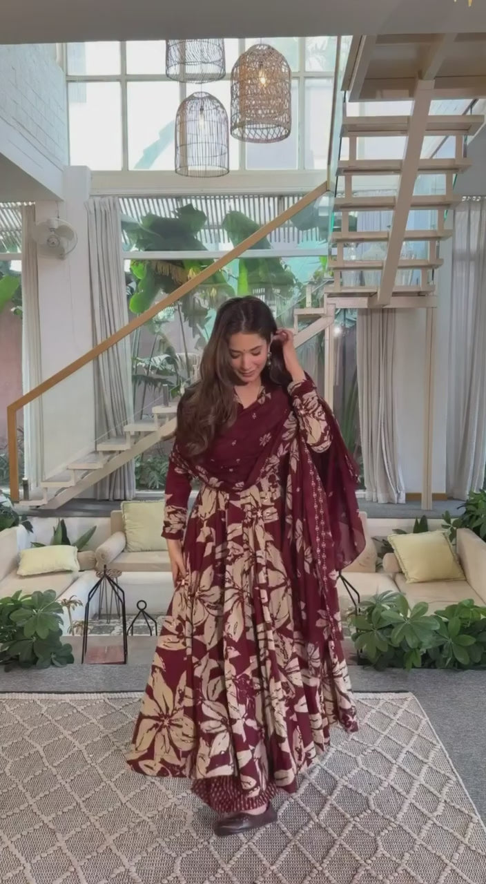 *(MF-511)* - *New Anarkali Suit*  💕*Presenting New  Đěsigner Anarkali Suit In New Fancy Style*👌💕