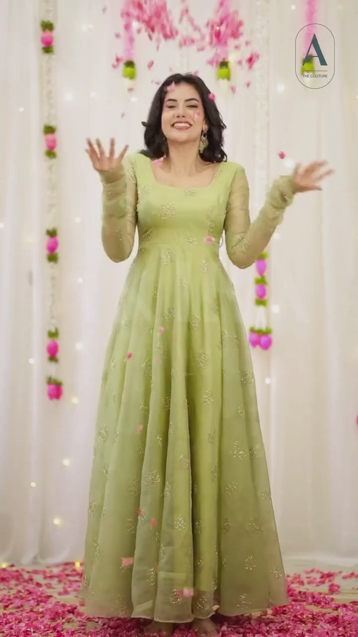 *(MC-2027)* - *New Anarkali Suit*  💕*Presenting New  Đěsigner Anarkali Suit In New Fancy Style*👌💕
