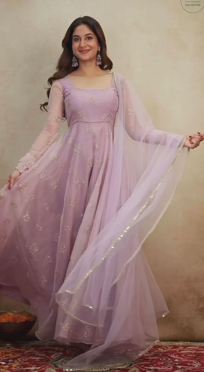 *(MC-2027)* - *New Anarkali Suit*  💕*Presenting New  Đěsigner Anarkali Suit In New Fancy Style*👌💕