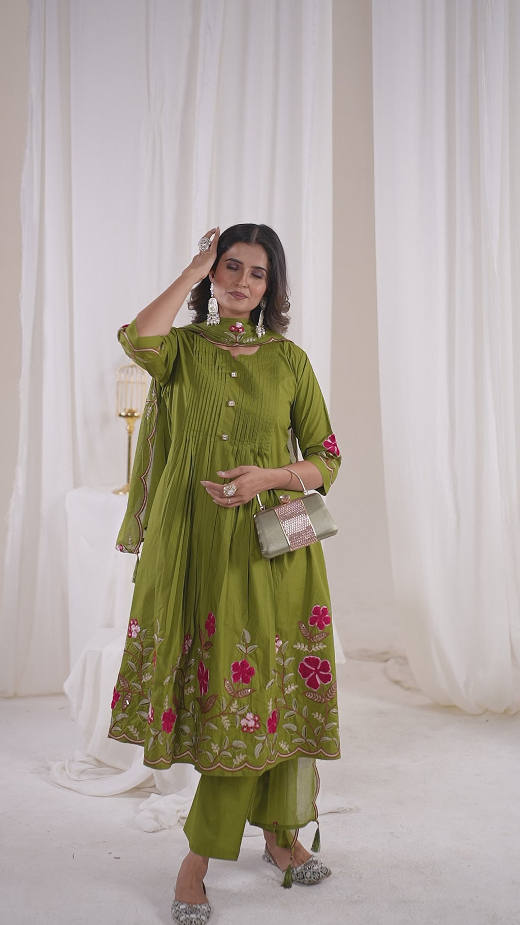 ✨🌸 *DIVA-159 Anarkali Kurti Set* 🌸✨ Step into timeless elegance with this beautifully crafted Anarkali Kurti Set, designed for festive celebrations, weddings, parties & special occasions. 💖
